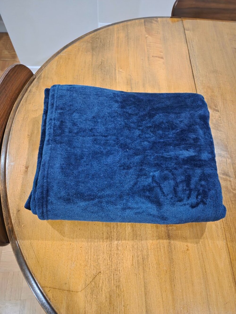 Bedsure Navy Blue Fleece Throw Blanket